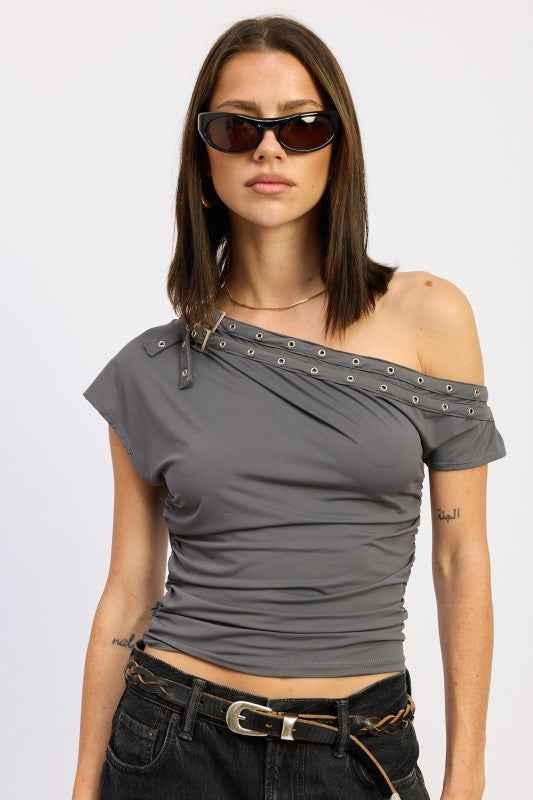 GROMMET BELTED ASYMMETRICAL TOP