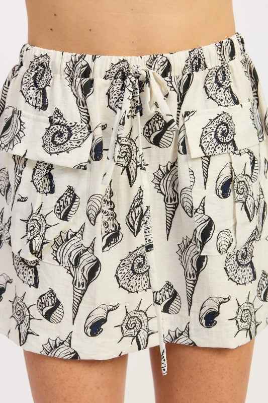 LOW RISE PATCHED POCKET MINI SKIRT